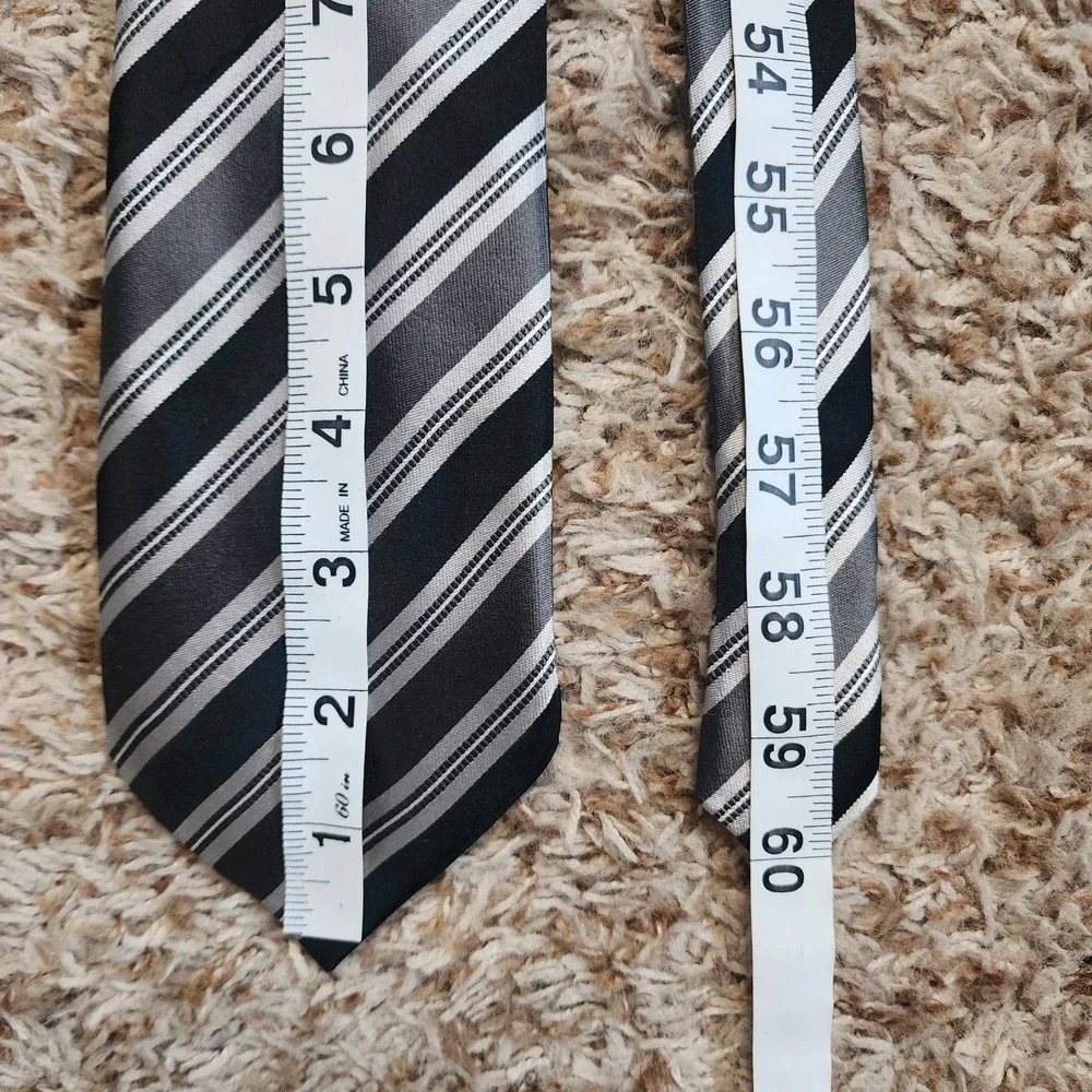 Donald J. Trump Signature Collection Black Gray Striped Men‎ Silk Neck Tie